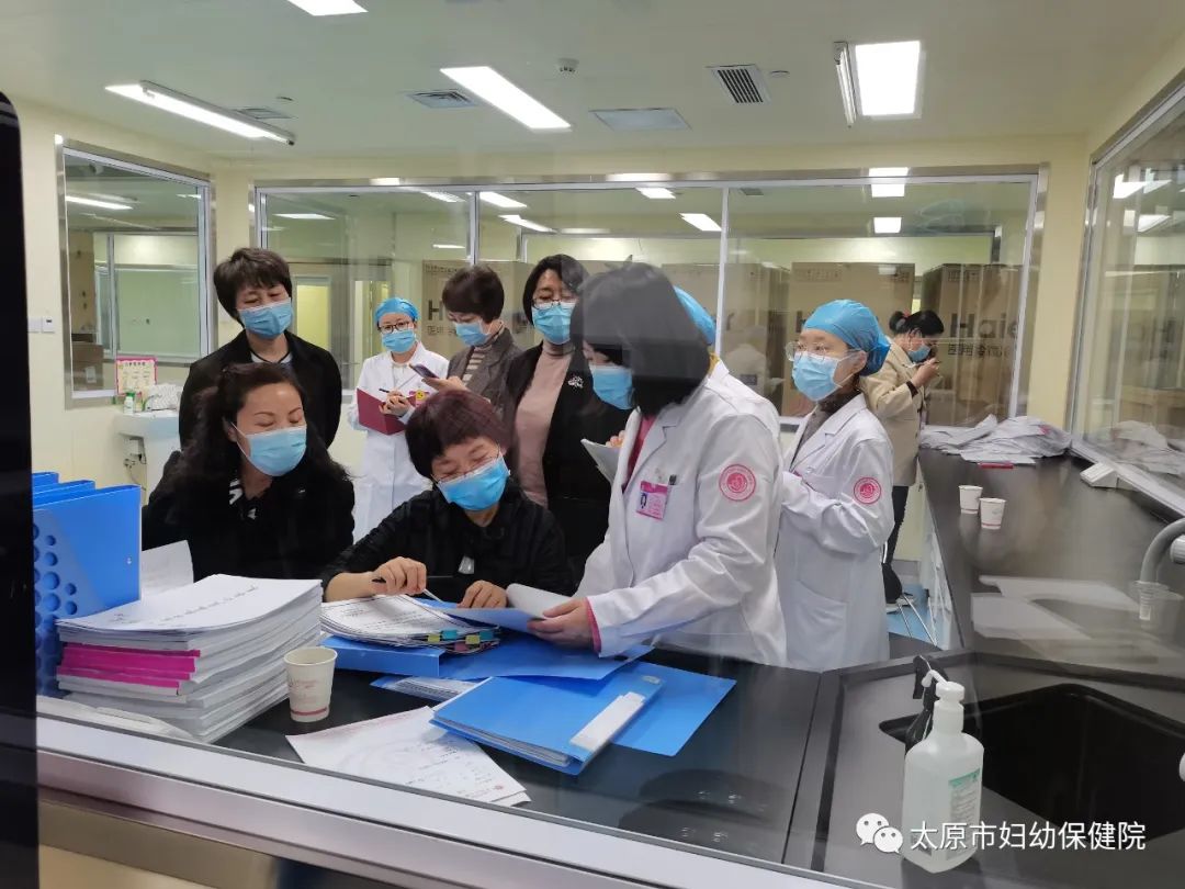 为什么这些大明星这么容易生双胞胎？难道是因为供卵试管婴儿？